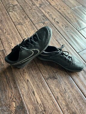 Nike Men’s Black Low-Profile Indoor Soccer Sneakers